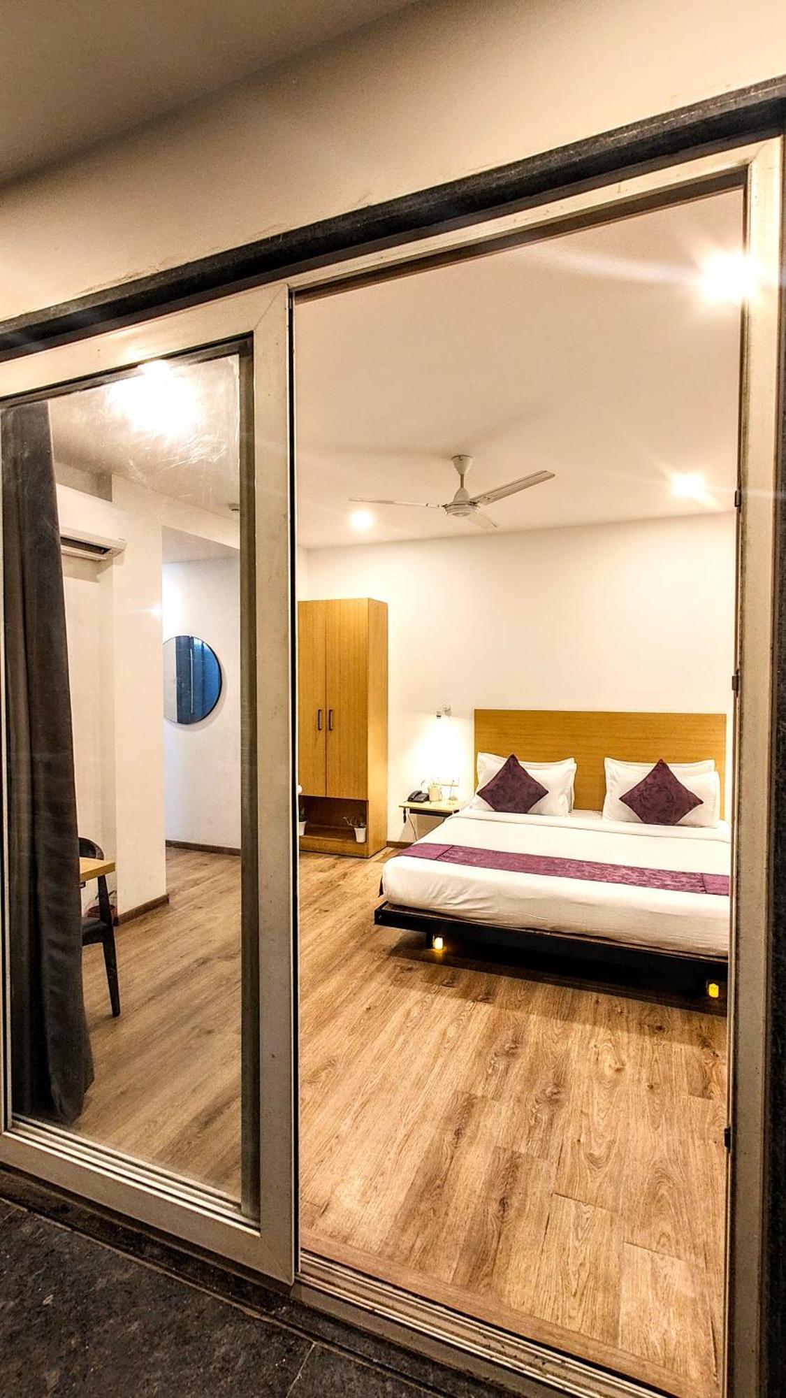 Hotel Mavens White Artemis Hospital Road Sector 52 Gurgaon Zewnętrze zdjęcie