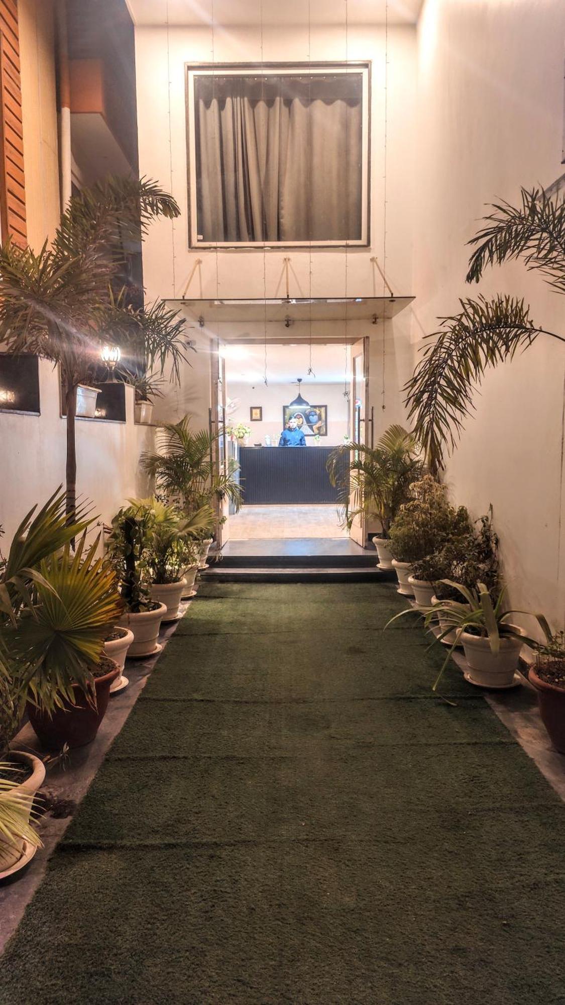 Hotel Mavens White Artemis Hospital Road Sector 52 Gurgaon Zewnętrze zdjęcie