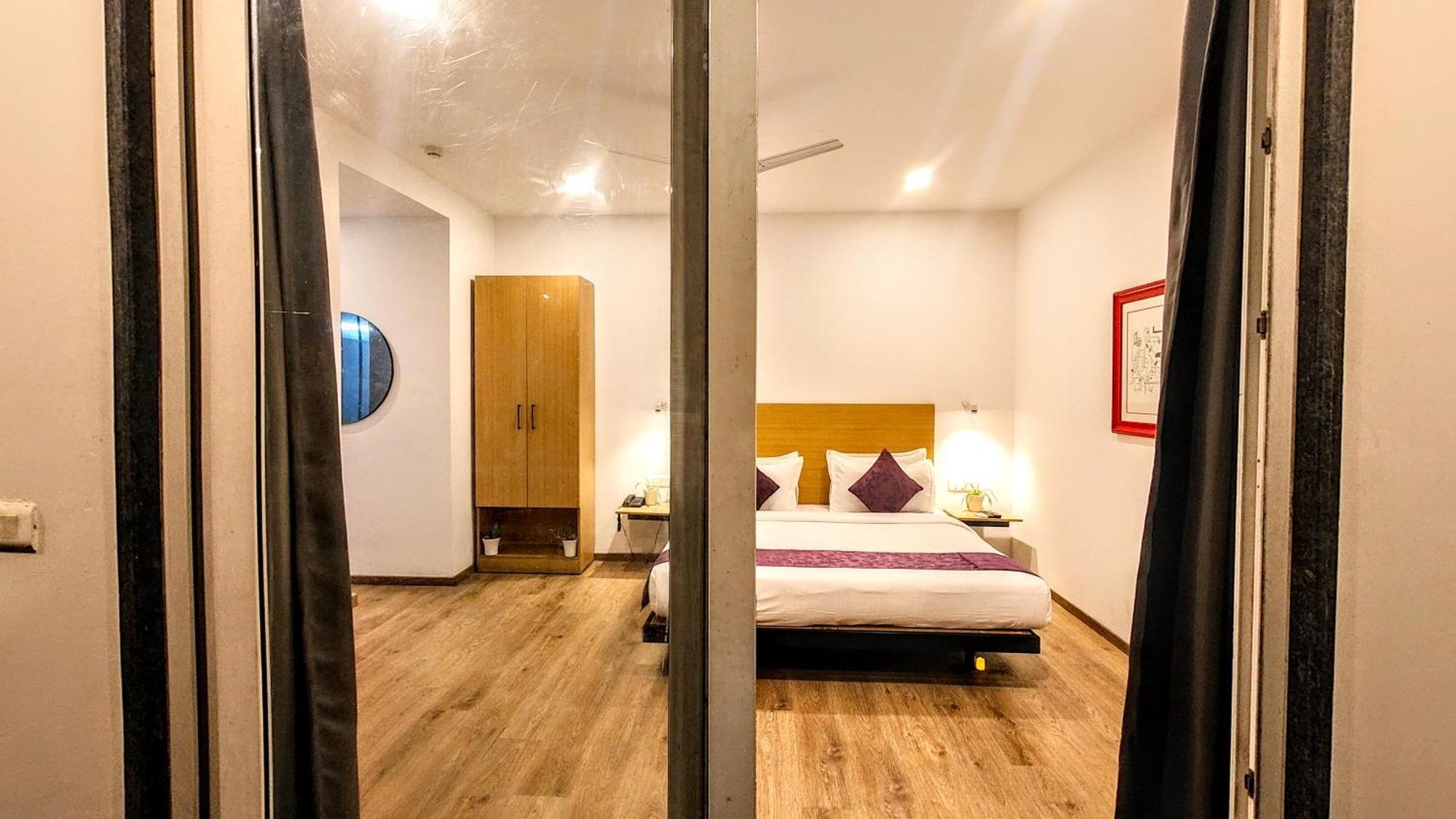 Hotel Mavens White Artemis Hospital Road Sector 52 Gurgaon Zewnętrze zdjęcie