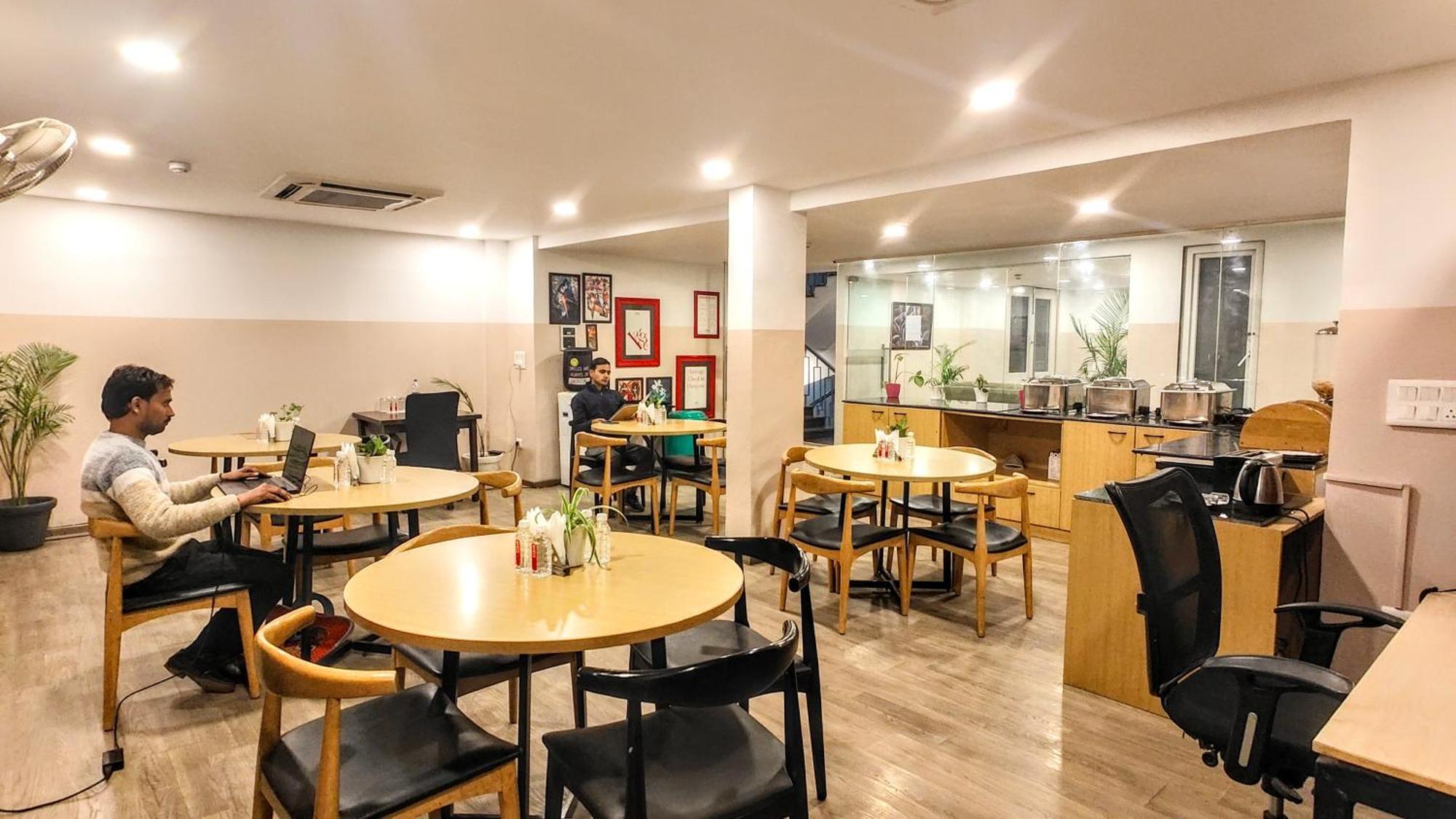 Hotel Mavens White Artemis Hospital Road Sector 52 Gurgaon Zewnętrze zdjęcie