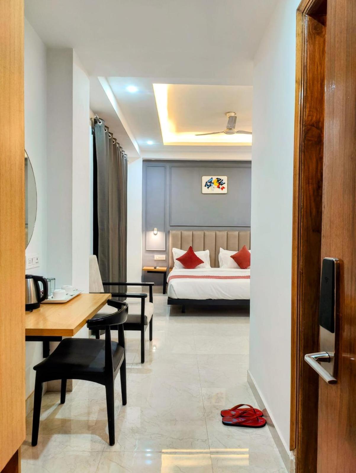 Hotel Mavens White Artemis Hospital Road Sector 52 Gurgaon Zewnętrze zdjęcie