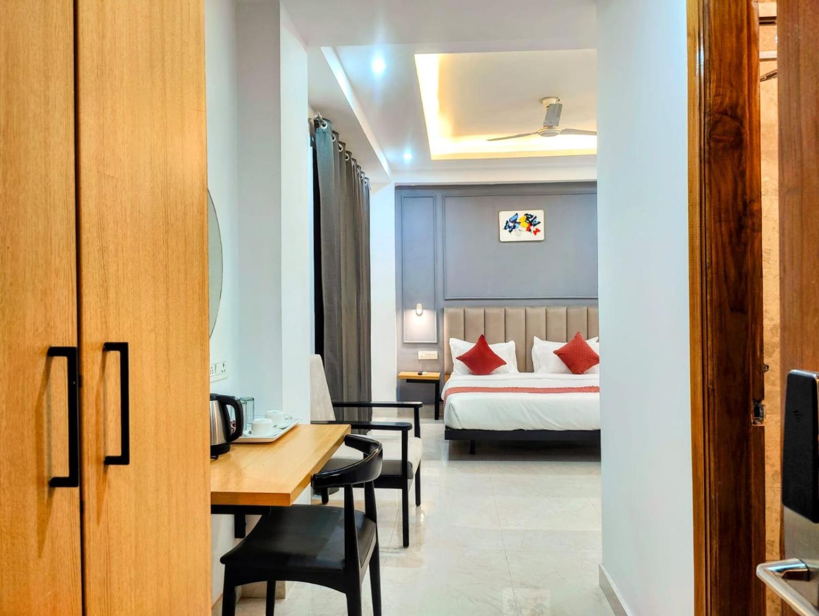 Hotel Mavens White Artemis Hospital Road Sector 52 Gurgaon Zewnętrze zdjęcie