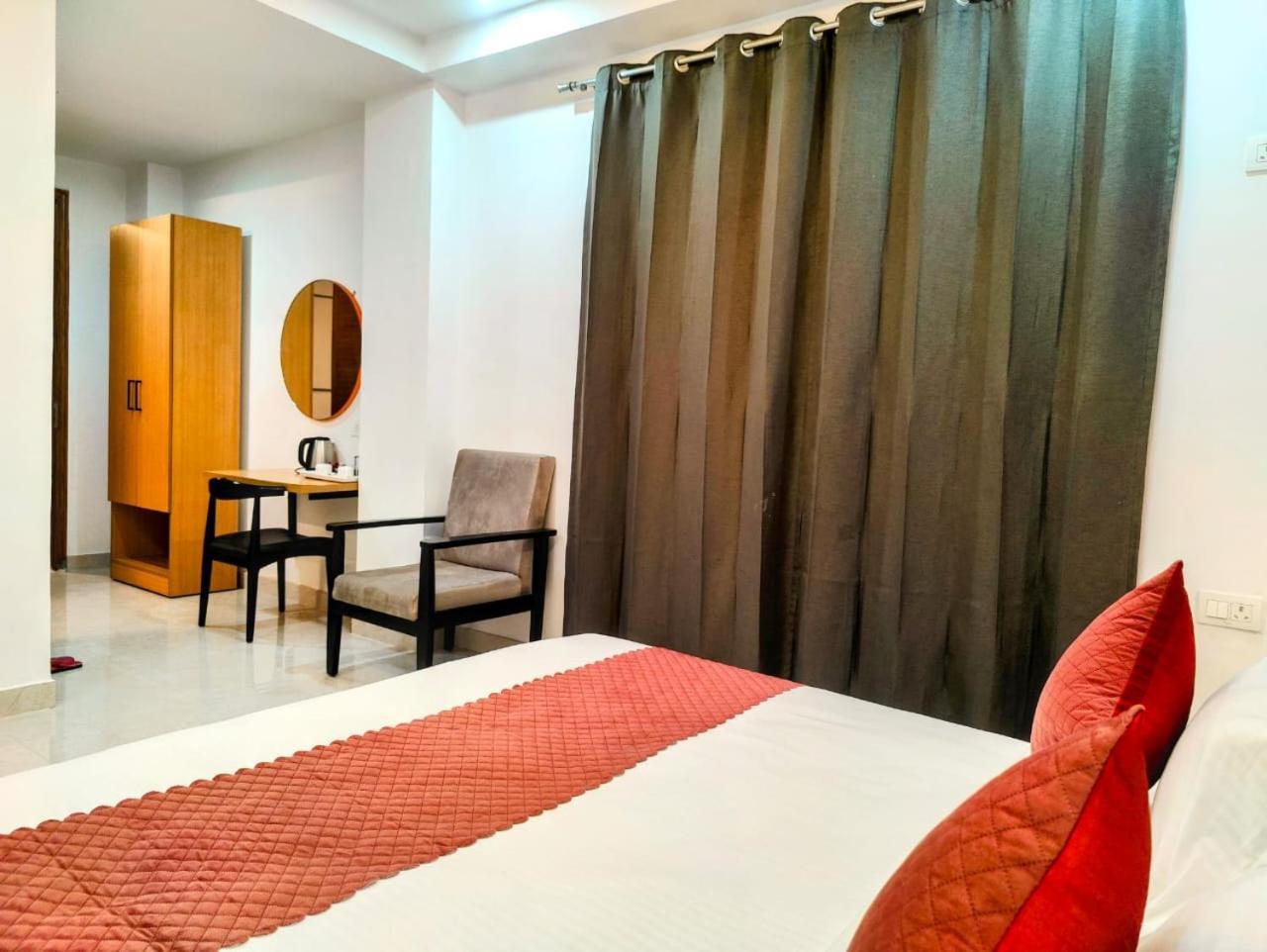 Hotel Mavens White Artemis Hospital Road Sector 52 Gurgaon Zewnętrze zdjęcie